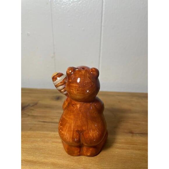 Bear and Honey Hive Salt and Pepper Shaker - Picture 3 of 9